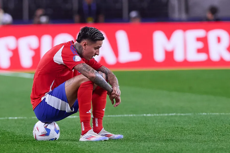 Pulgar sería baja en la Selección Chilena | Foto: Photosport