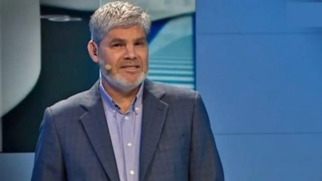 Guarello asegura que Pinochet nunca fue hincha de Colo Colo.