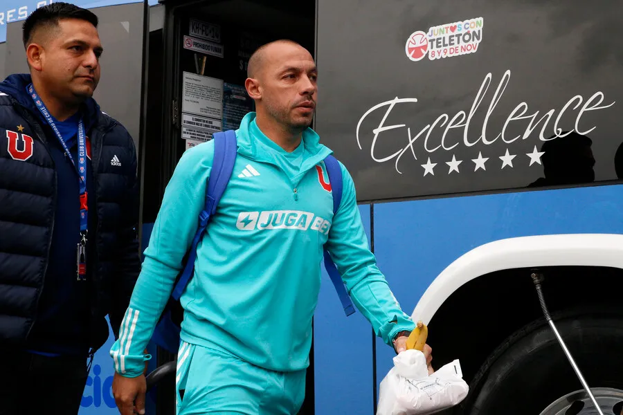 Marcelo Díaz acusó robo por parte de los árbitros. | Foto: Photosport