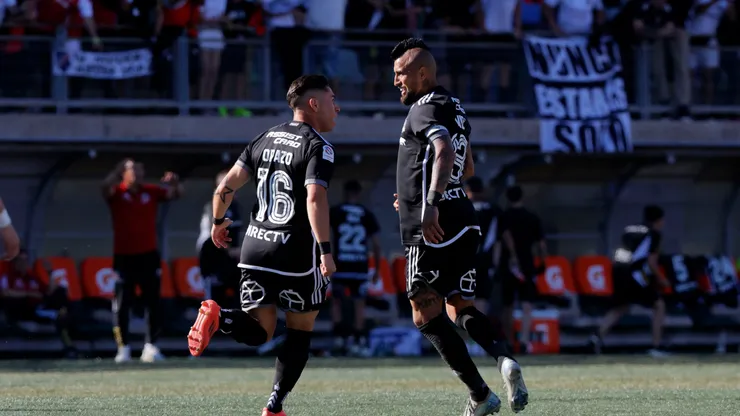 Colo Colo baja la estrella 34. (Foto: Photosport)