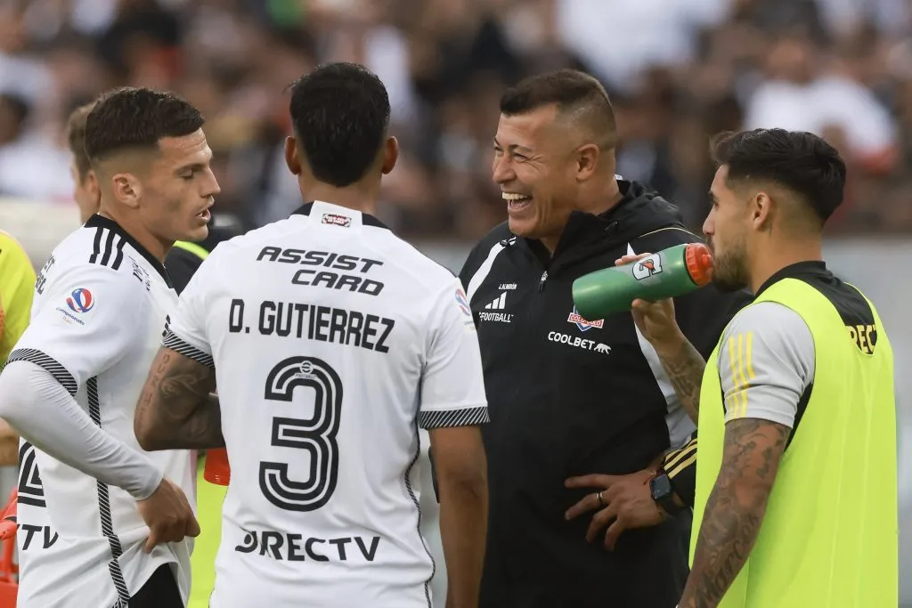Jorge Almirón le devolvió el Campeonato Nacional a Colo Colo después de dos años. (Foto: Felipe Zanca/Photosport)
