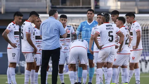 Futbol, Audax Italiano vs Deportes Copiapo Fecha 29, campeonato Nacional 2024. El entrenador de Deportes Copiapo Hernan Caputto, dirige durante el partido de primera division contra Audax Italiano en el estadio Bicentenario de La Florida. Santiago, Chile. 02/11/2024 Felipe Zanca/Photosport Football, Audax Italiano vs Deportes Copiapo. 29th round, 2024 National Championship. Deportes Copiapo's head coach Hernan Caputto gestures during the first division match against Audax Italiano at the Bicentenario La Florida stadium. Santiago, Chile 02/11/2024 Felipe Zanca/Photosport