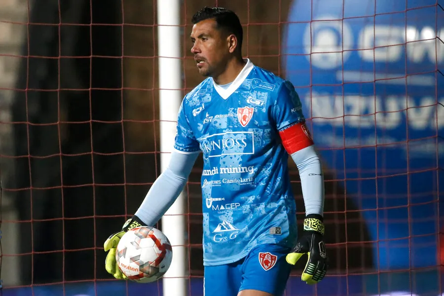 Leyton confesó ser hincha albo. | Foto: Photosport