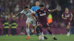 LANUS, ARGENTINA - OCTOBER 30: Marcelino Moreno of Lanus and Lucas Romero of Cruzeiro battle for the ball during the Copa CONMEBOL Sudamericana 2024 Semifinal second leg match between Lanus and Cruzeiro at Estadio Ciudad de Lanus (La Fortaleza) on October 30, 2024 in Lanus, Argentina. (Photo by Marcelo Endelli/Getty Images)