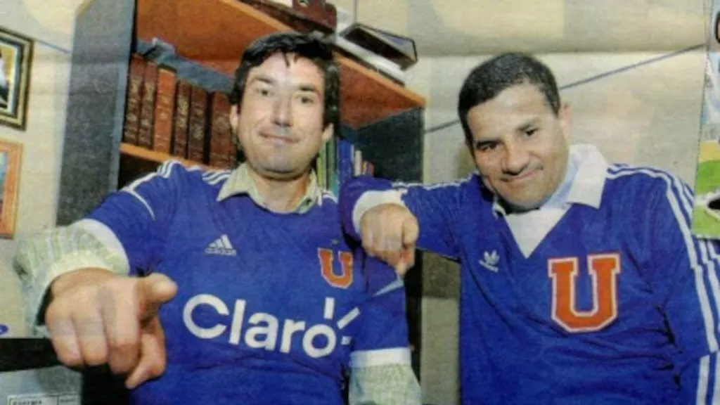 Ernesto Vásquez (derecha de la foto) es hincha de Universidad de Chile. (Foto: La Cuarta)