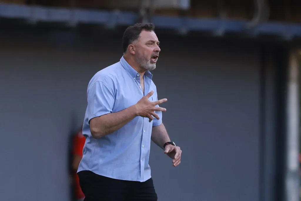 Hernán Caputto respondió a pregunta de Johnny Herrera. (Foto: Photosport)