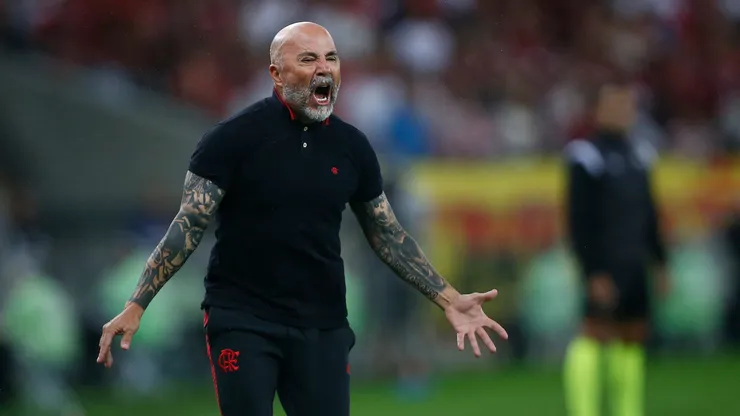 El entrenador argentino podría volver a dirigir en el fútbol europeo