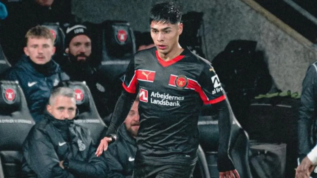 Darío Osorio erró un pase que le pudo costar caro al Midtjylland ante Fenerbahce por la Europa League.