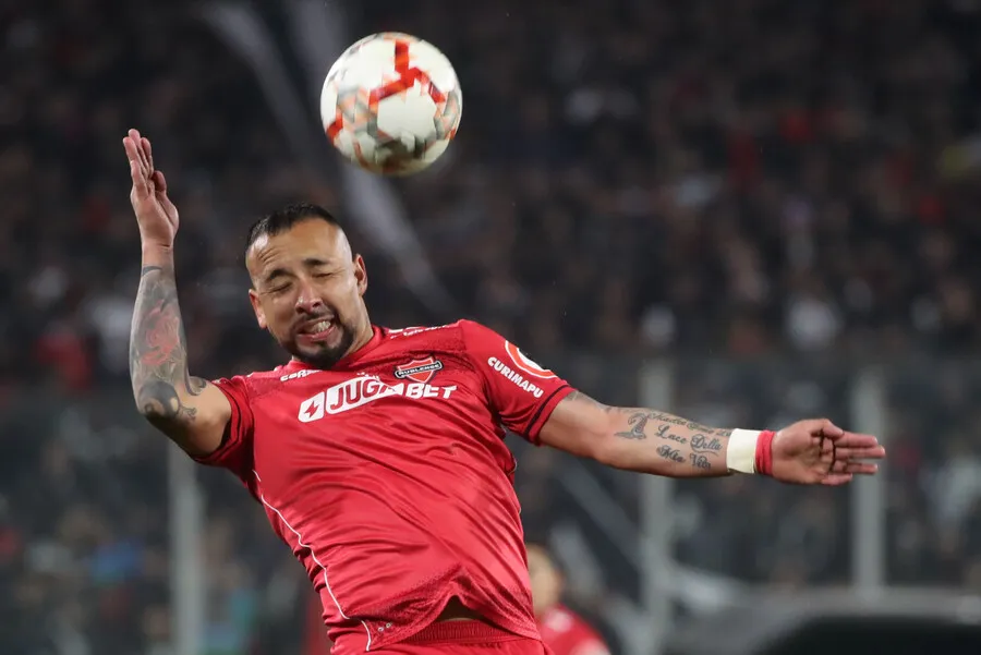 El Bichi se la juega por Cerezo. | Foto: Photosport