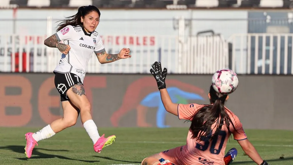 Yenny Acuña marcó un póker en la goleada de Colo Colo ante Everton. (Foto: @ColoColoFem)