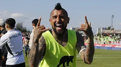 Arturo Vidal celebra el triunfo de Colo Colo en el Tribunal de Disciplina. (Foto: Felipe Zanca/Photosport)