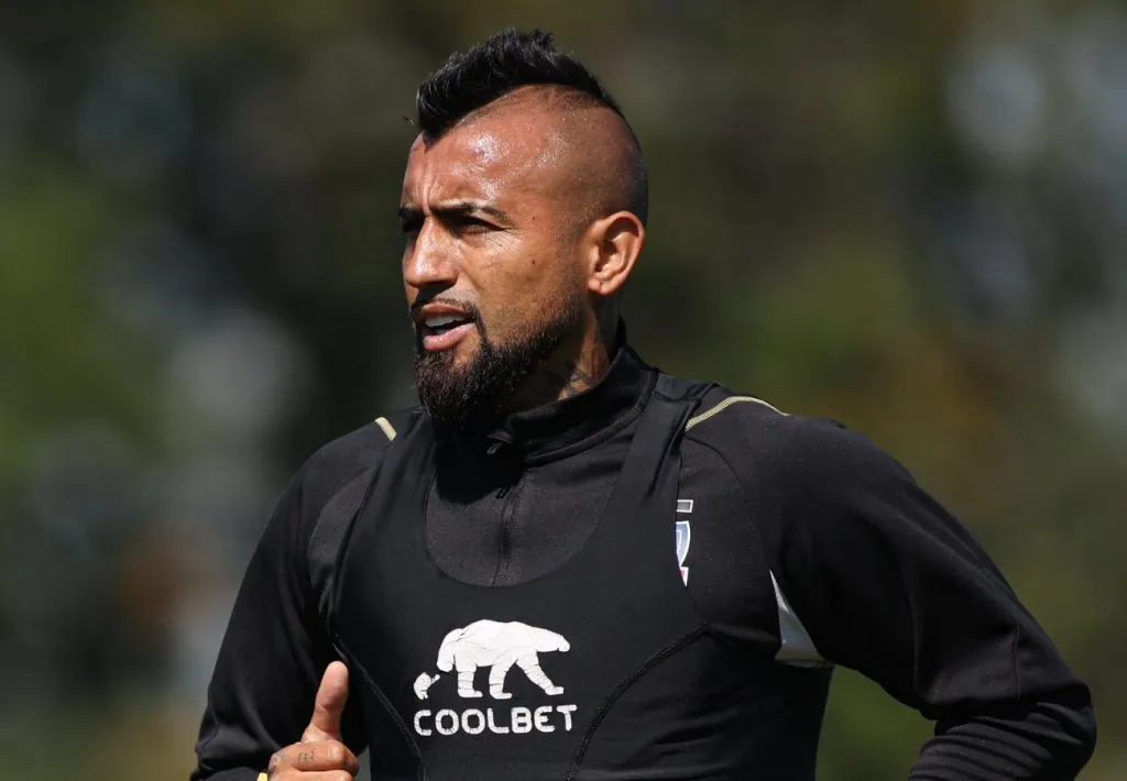 Arturo Vidal entrenó con normalidad este martes en Colo Colo.