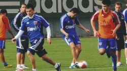 Cristóbal Vergara junto a Charles Aránguiz en Universidad de Chile.