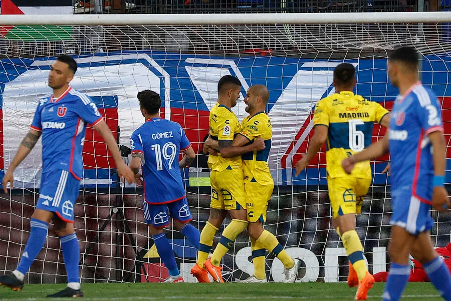 El año pasado en Santa Laura, Everton derrotó a la U por dos a uno (Photosport)