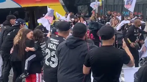Plantel de Colo Colo recibió una calurosa bienvenida en el Monumental