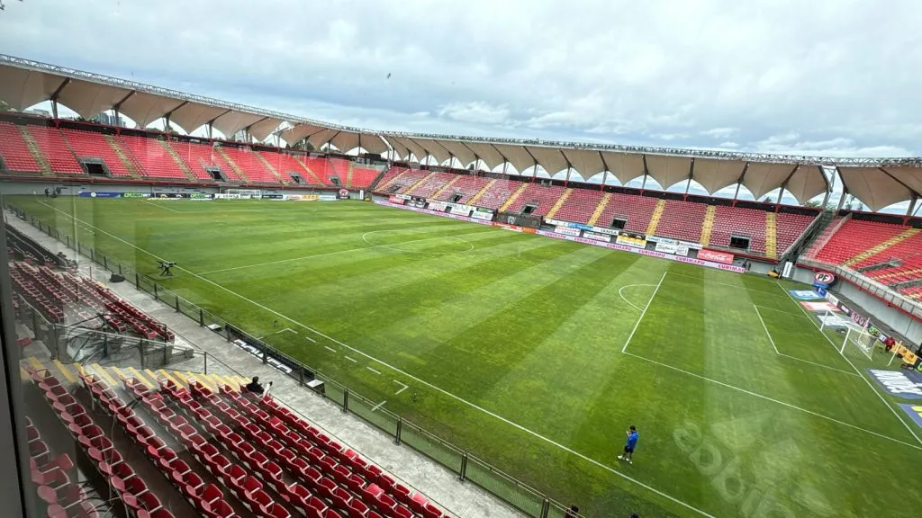 Así luce la cancha del Estadio Nelson Oyarzún de Chillán para recibir a Universidad de Chile y Ñublense.