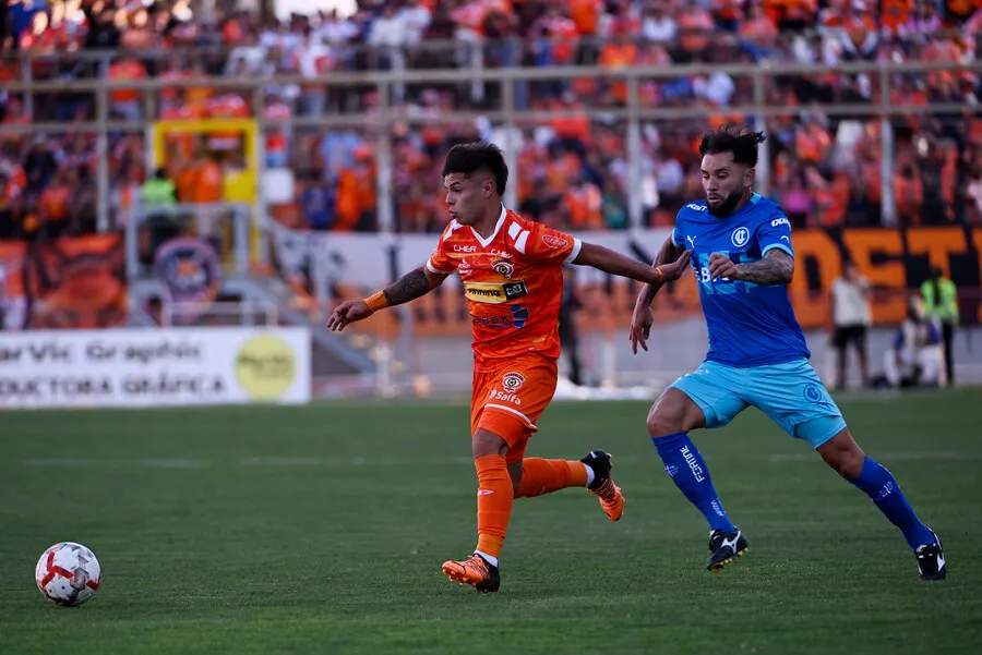 La UC igualó en su visita a Cobreloa. | Foto: Photosport