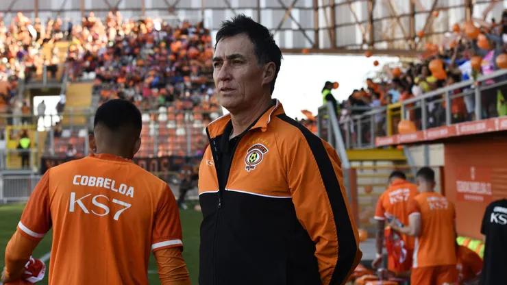 César Bravo emociona a los hinchas de Cobreloa. (Foto: Pedro Tapia/Photosport)