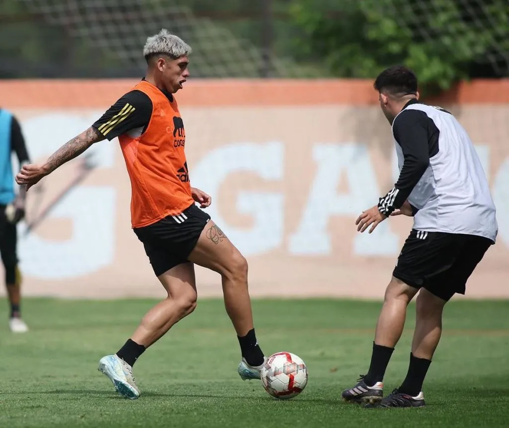 Carlos Palacios sería de la partida en Colo Colo ante Deportes Iquique. (Foto: @colocolooficial)