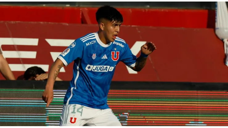 Morales se quedó abajo del avión de la Universidad de Chile.