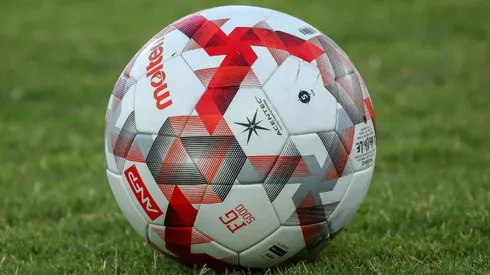 Expectación existe entre los hinchas por el regreso del fútbol chileno.