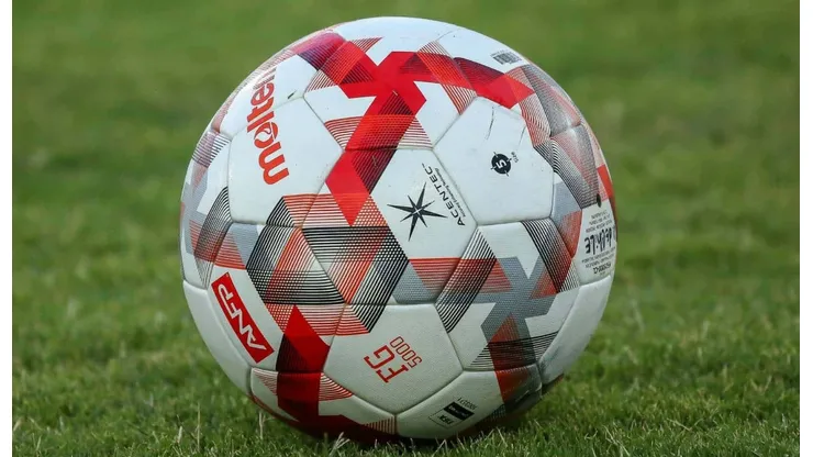 Expectación existe entre los hinchas por el regreso del fútbol chileno.