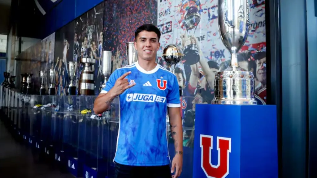 Julián Alfaro irradia felicidad en su presentación en la U | FOTO: Universidad de Chile