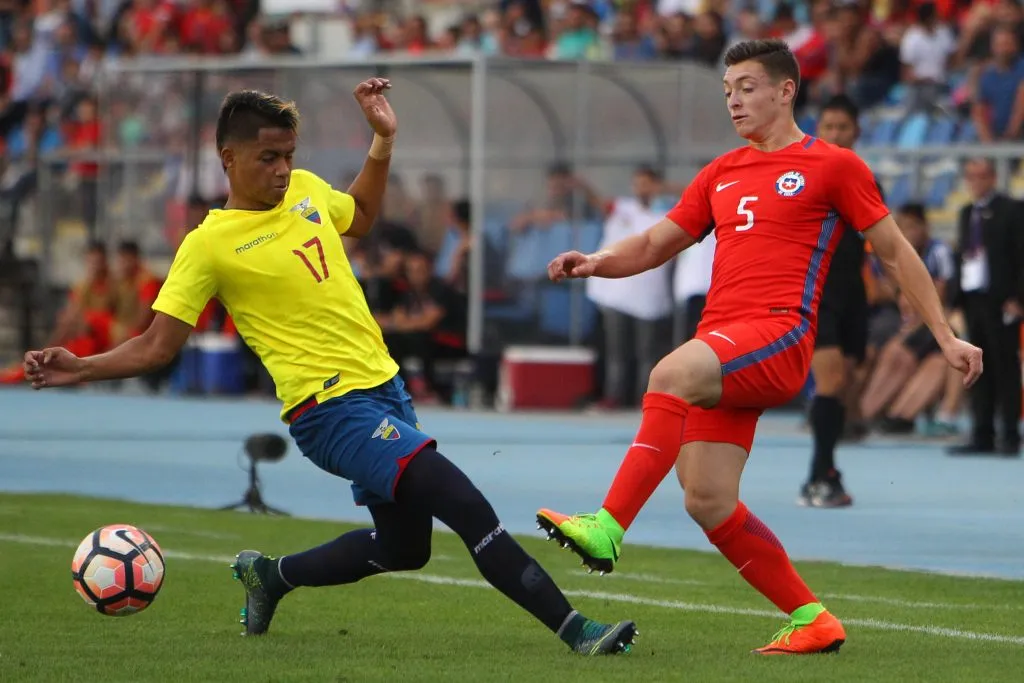 Oyanedel vistiendo la camiseta de la Roja en el Sudamericano Sub 17 que se jugó en Chile en 2017 | FOTO: Jorge Loyola/Photosport