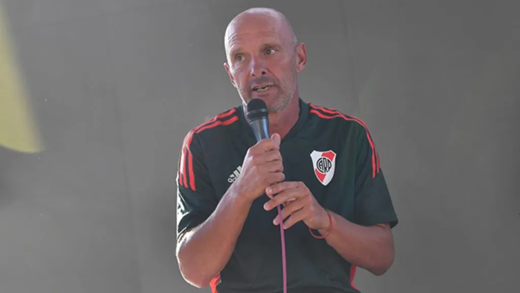 Hermes Desio está entre las alternativas presentadas para el cargo de jefe del fútbol formativo de Colo Colo. El profesional es ayudante de Jorge Desio, preparador físico campeón de la Copa América 2015 con la Roja. (Foto: River Plate)