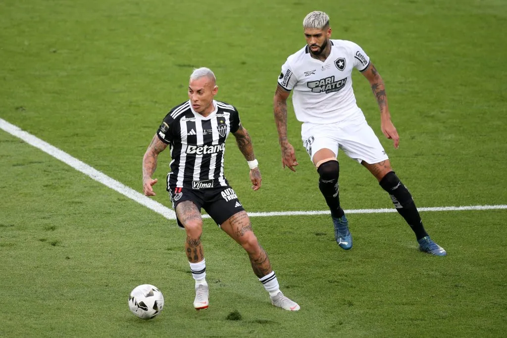 Eduardo Vargas no descartó su retorno a Universidad de Chile. Finaliza contrato con Atlético Mineiro.