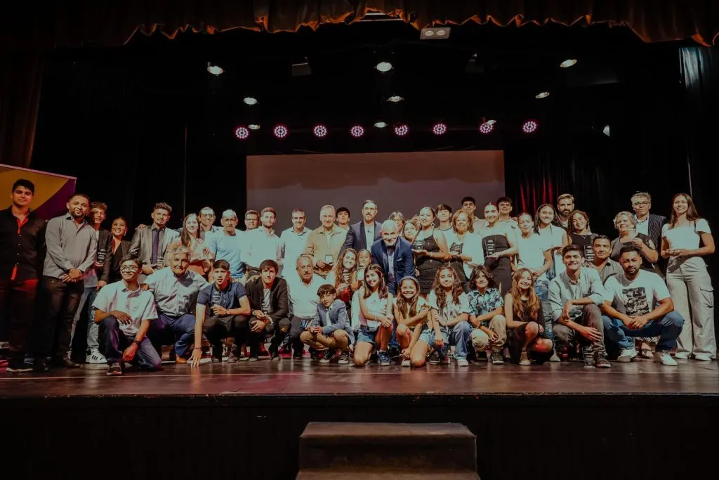 Claudio Bravo fue homenajeado en actividad en La Reina donde inspiró a otros grandes jóvenes deportistas nacionales