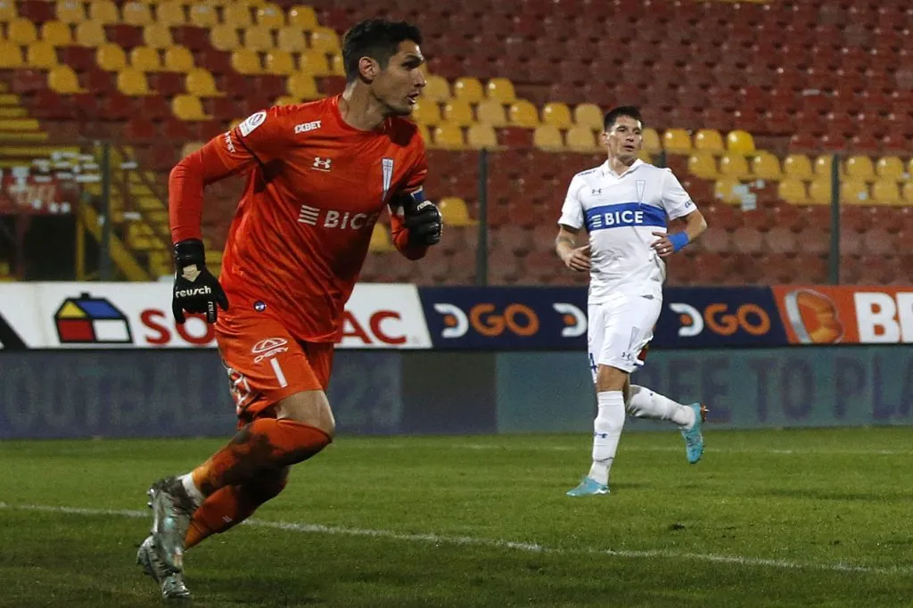 Dituro ya sabe lo que es jugar en el fútbol chileno: vistió la camiseta de la Franja Cruzada | FOTO: Dragomir Yankovic/Photosport