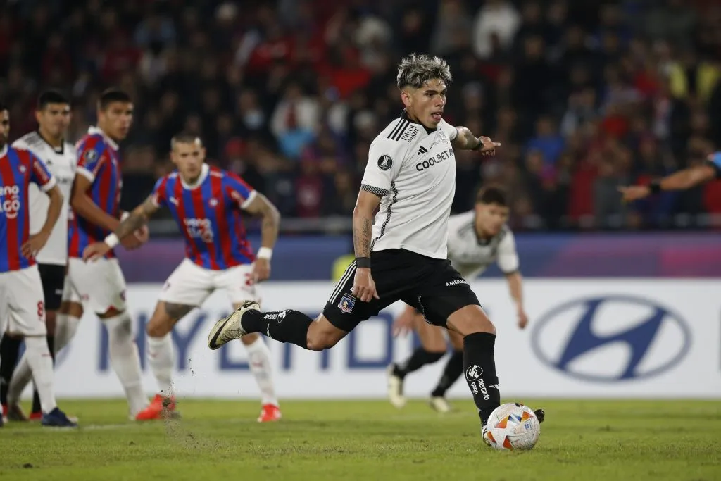 Carlos Palacios fue el héroe de Colo Colo ante Cerro Porteño en Paraguay. (Foto: César Olmos/Photosport)