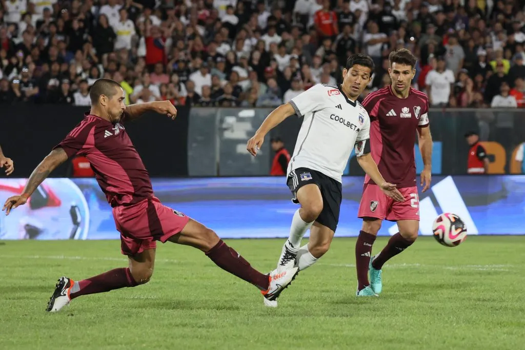 Matías Fernández sufrió una molestia física en el entrenamiento de Colo Colo leyendas. La complicación física le impidió ser titular y sólo ingresó cuando faltaban menos de 10 minutos para terminar el partido. (Foto: Photosport)
