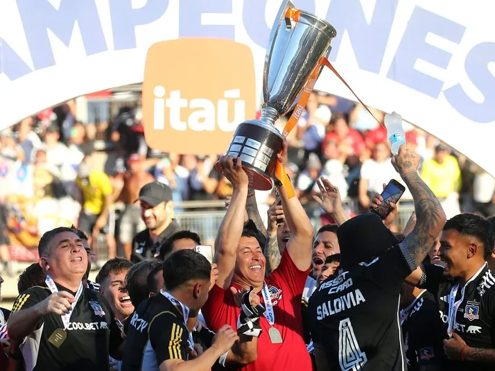 Hincha centenario: el importante anuncio de Colo Colo sobre los abonos 2025