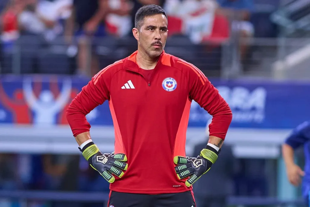 Marcelo Barticciotto quiere que Claudio Bravo salga del retiro. | Foto: Photosport