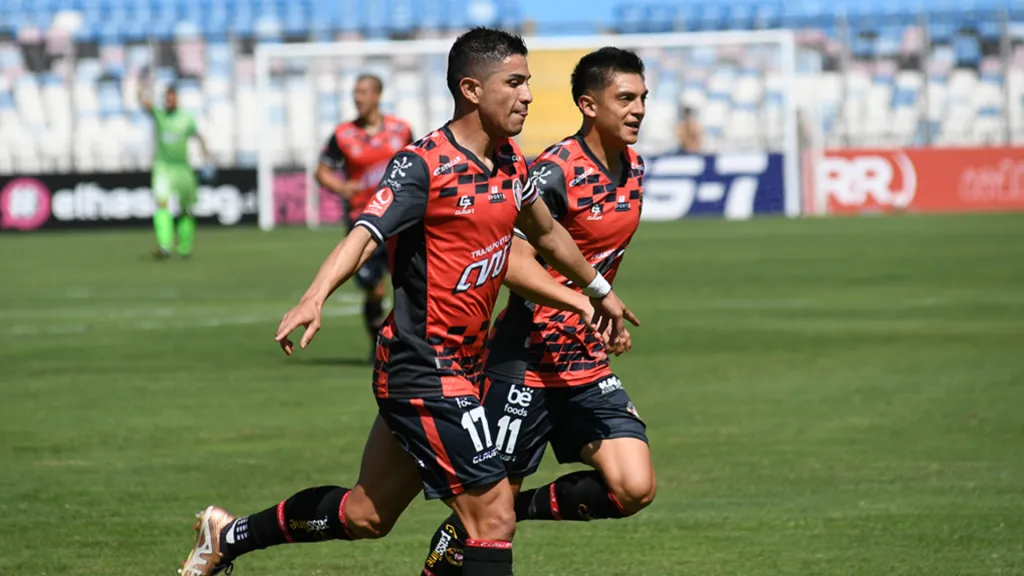 Felipe Flores sigue vigente en Deportes Limache. Se comparó con Cristiano Ronaldo.