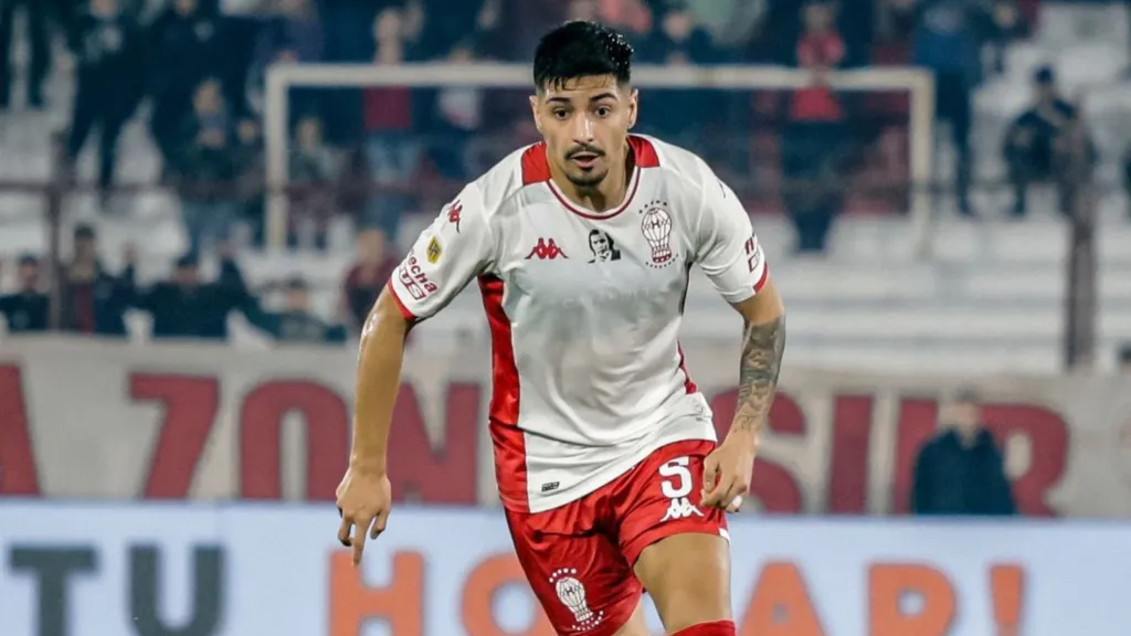 Boca Juniors se fijó en Williams Alarcón. El jugador de la Selección Chilena podría acompañar a Carlos Palacios.