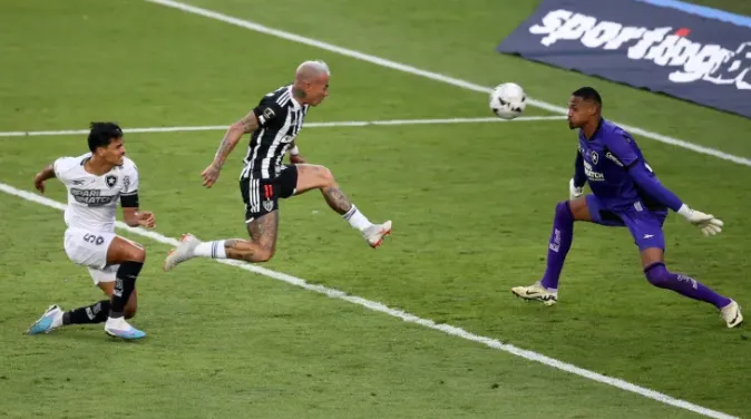 Vargas no estuvo fino a la hora de concretar dos chances claras de gol | FOTO: Getty Images