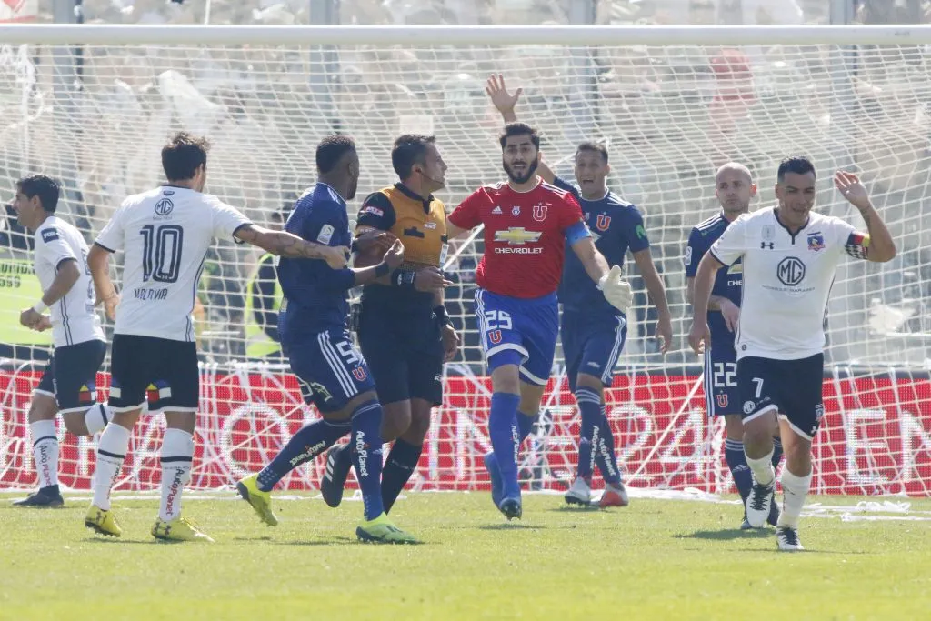 Cada vez que puede, Herrera repasa al cuadro albo | FOTO: Ramon Monroy/Photosport