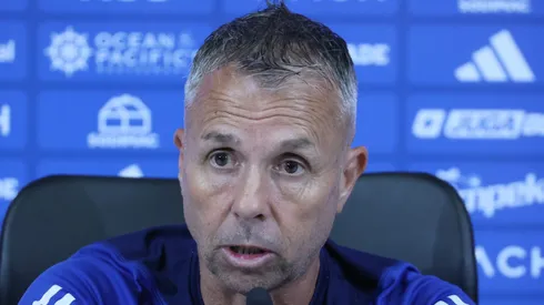 Álvarez mira con atención la situación de un delantero trasandino.