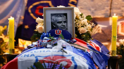 El ex presidente de Colo Colo, Peter Dragicevic, se hizo presente en el funeral del Doctor René Orozco.