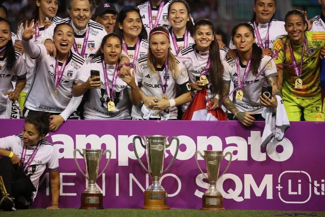 Colo Colo Femenino festejó con todo su tricampeonato. (Foto: Dragomir Yankovic/Photosport)