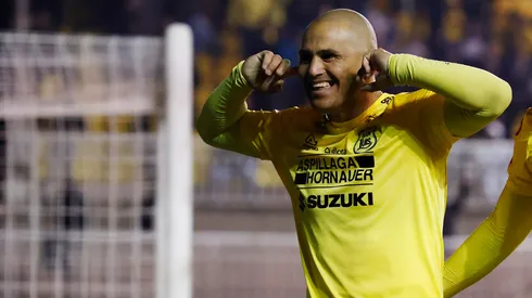 Humberto Suazo anunció su fecha de retiro.