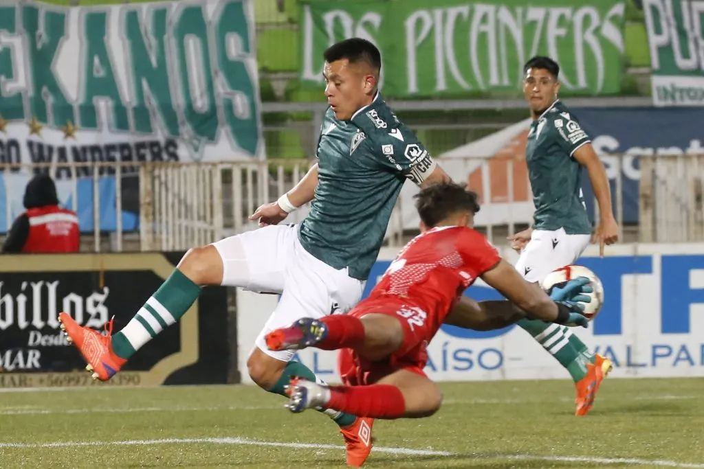 Sáez tuvo grandes atajadas en su paso por los Albiazules | FOTO: Sebastian Cisternas/Photosport