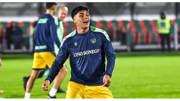 Pizarro todavía no puede debutar en su paso por el fútbol italiano.