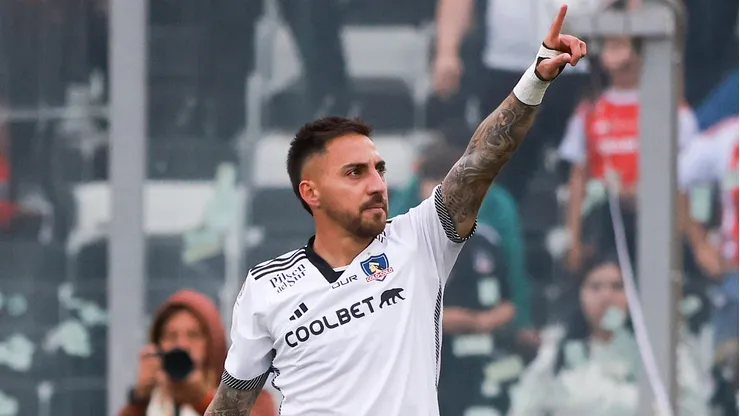 En Colo Colo buscan a un nuevo compañero para Javier Correa (Foto: Photosport)