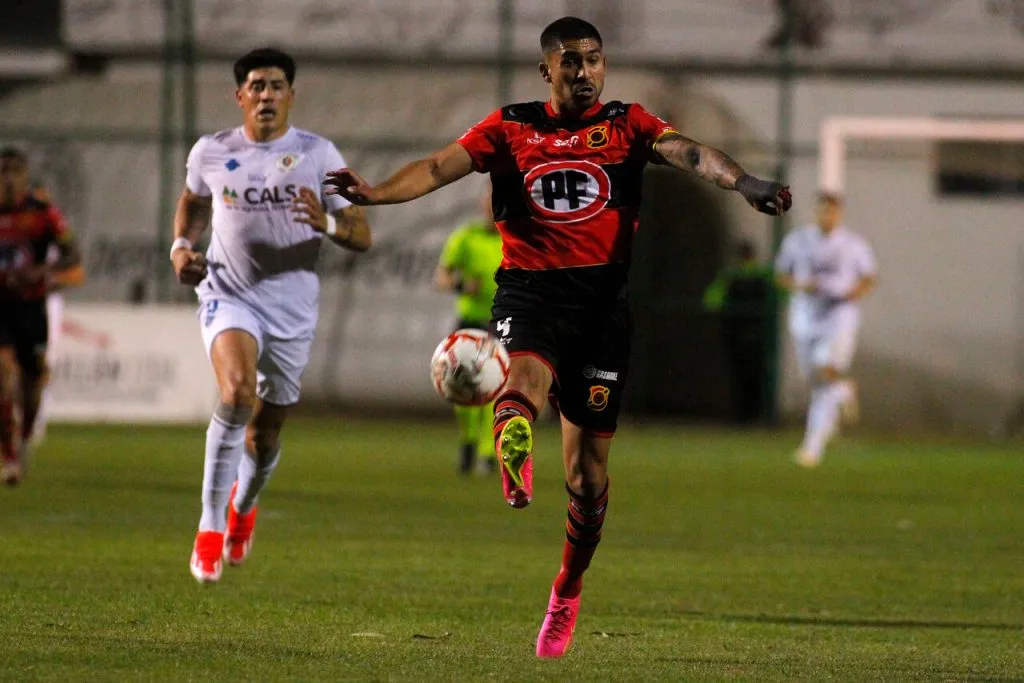 Bastián San Juan estaría en la carpeta de Cobreloa. | Foto: Photosport