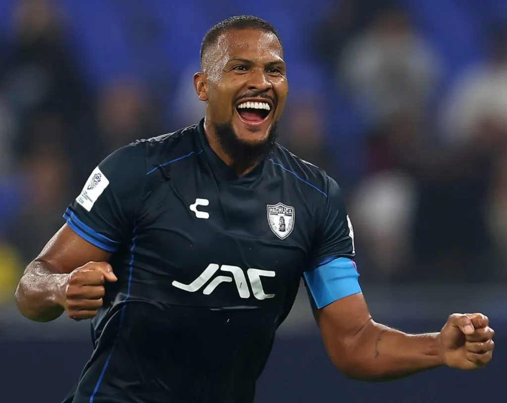 El delantero venezolano Salomón Rondón abrochó la goleada de Pachuca sobre Botafogo.