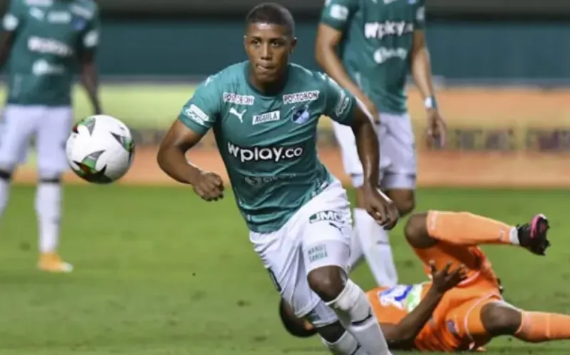 Universidad Católica anuncia principio de acuerdo con el jugador colombiano, Jhojan Valencia